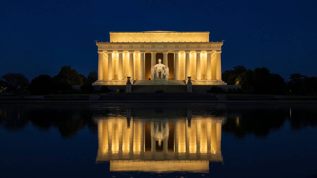 Lincoln Memorial columns and reflecting pool at night